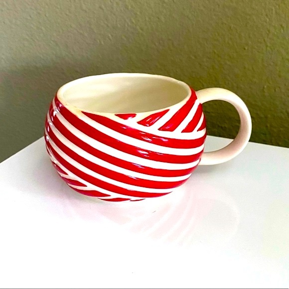 🌺4 Items 25$🌺 Starbucks Mug - Red & White Swirl - Ceramic - Picture 2 of 6